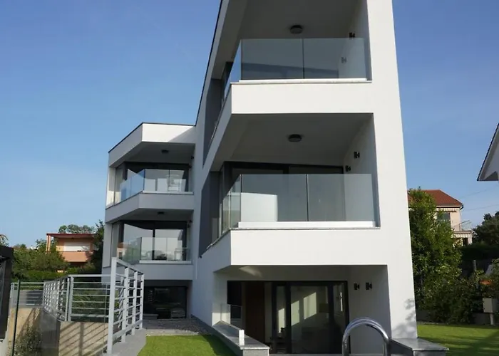 Villa Mirno More Apartments